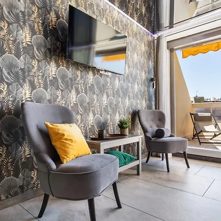 Rénové Avec Terrasse à Héliopolis Village Naturiste * Agde