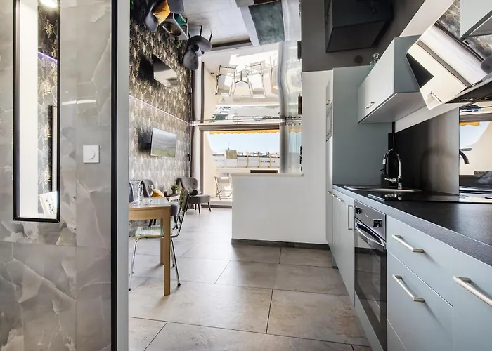 Gerenoveerd Met Terras In Héliopolis Village Naturiste Cap D Agde